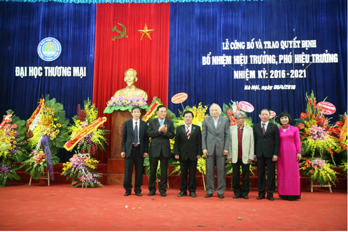 Hội nghị “Tổng kết hoạt động nghiên cứu khoa học sinh viên giai đoạn 2011-2016 và thông báo kết quả nghiên cứu khoa học của sinh viên Trường Đại học Thương mại năm học 2015 – 2016”